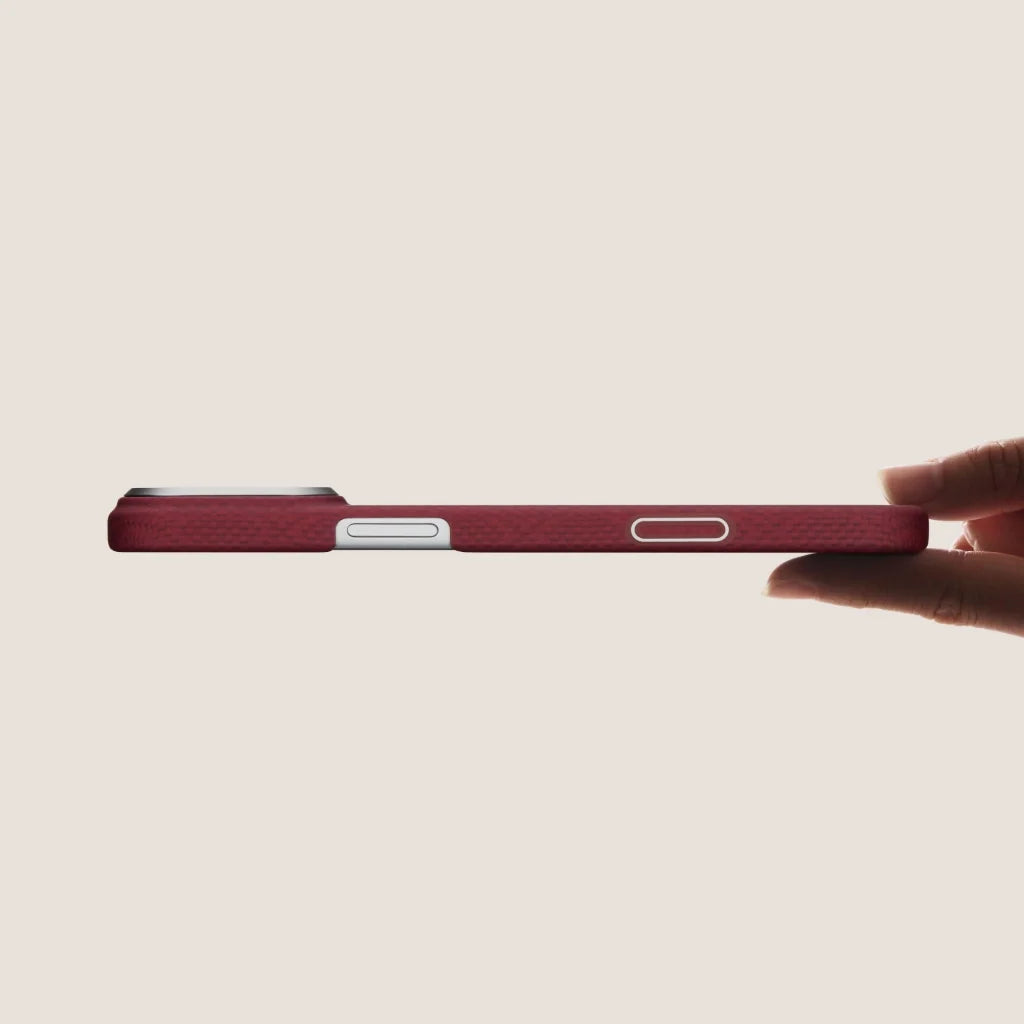 Pitaka iPhone 17 Pro Karbon Kılıf MagSafe Uyumlu Aramid Fiber - Edge Harvard Crimson