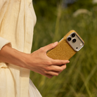 Pitaka iPhone 18 Pro Karbon Kılıf MagSafe Uyumlu Aramid Fiber - Edge Golden Drift