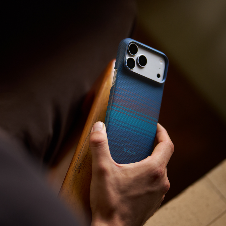 Pitaka iPhone 18 Pro Karbon Kılıf MagSafe Uyumlu Aramid Fiber - Edge Midnight