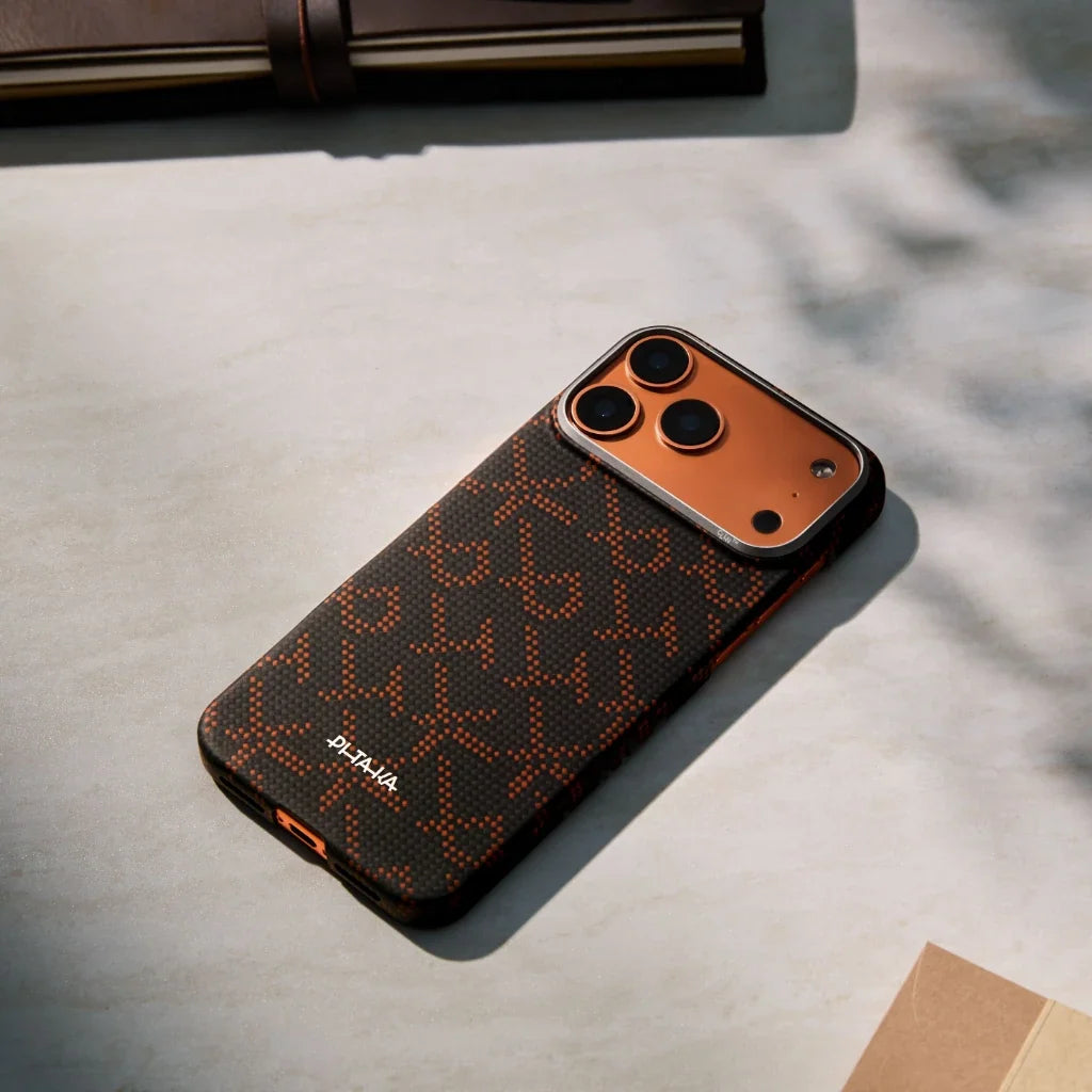 Pitaka iPhone 17 Pro Max Karbon Kılıf MagSafe Uyumlu Aramid Fiber - Edge Leaping Orange Black