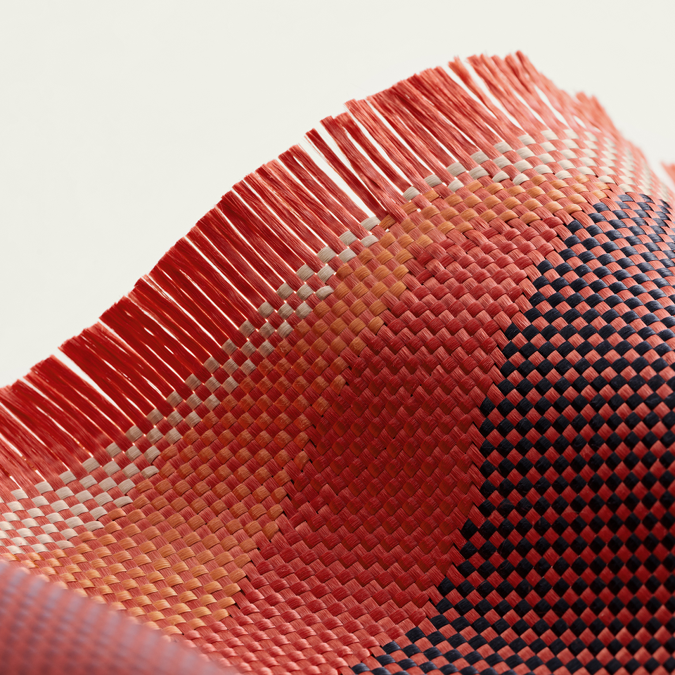 iPhone 18 Pro Karbon Kılıf Edge Autumn Dusk - aramid fiber dokuma iplikleri yakın çekim