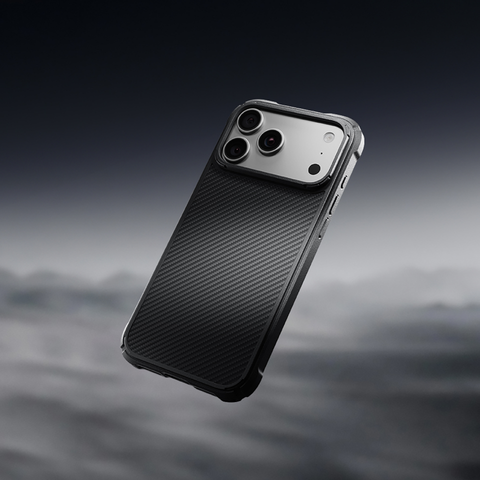 iPhone 18 Pro Max Karbon Kılıf Cairn 600D Black Gray - bulutlar üzerinde havada arka görünüm