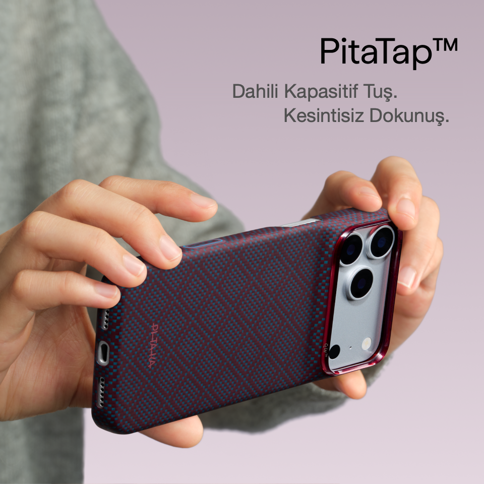 iPhone 18 Pro Max Karbon Kılıf Edge Blue's Red - PitaTap dokunmatik tuş ile elde kullanım