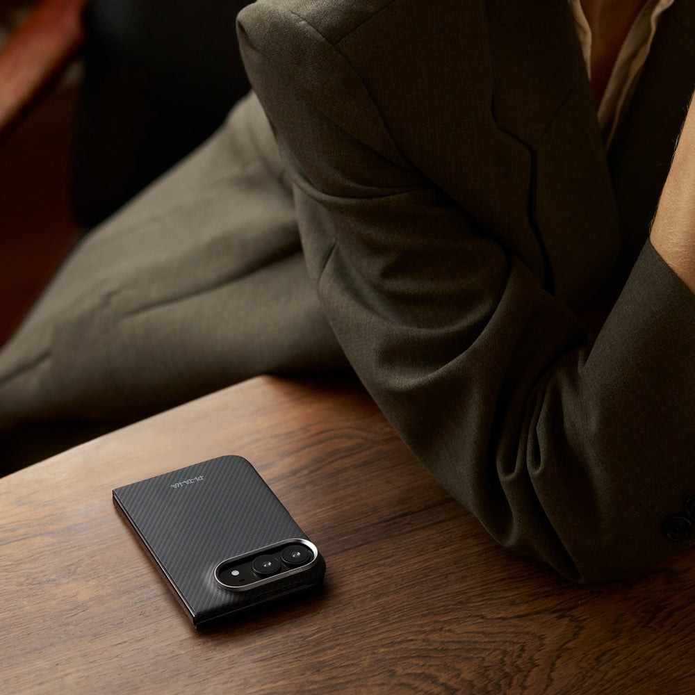 iPhone 15 Plus Karbon Kılıf MagSafe Uyumlu Aramid Fiber - Edge 1500D Black Gray